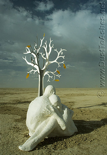 Memortrees-Memo-Trees-People-Burning-Man -2009-Dust-to-Ashes-Image Loving people sculpture